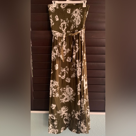 Olive green strapless dress.  Size Large but fits like a Medium. - Picture 1 of 8